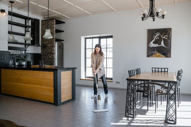 nettoyage avec aspirateur a balais