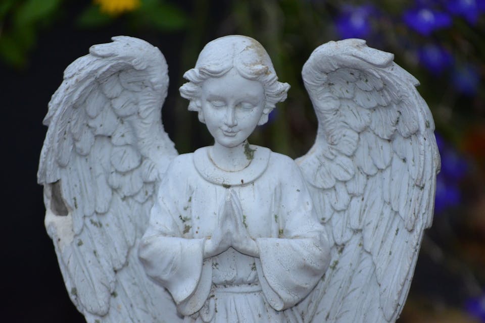 statues 3